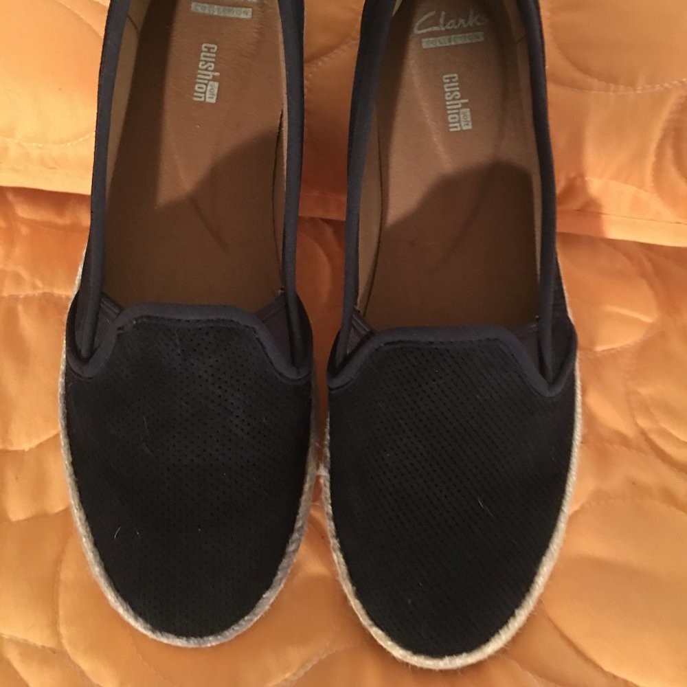 Clarkes Womens Soft Cushion Slip On Dark Blue Suede Slip On SIZE 9M Gently Used